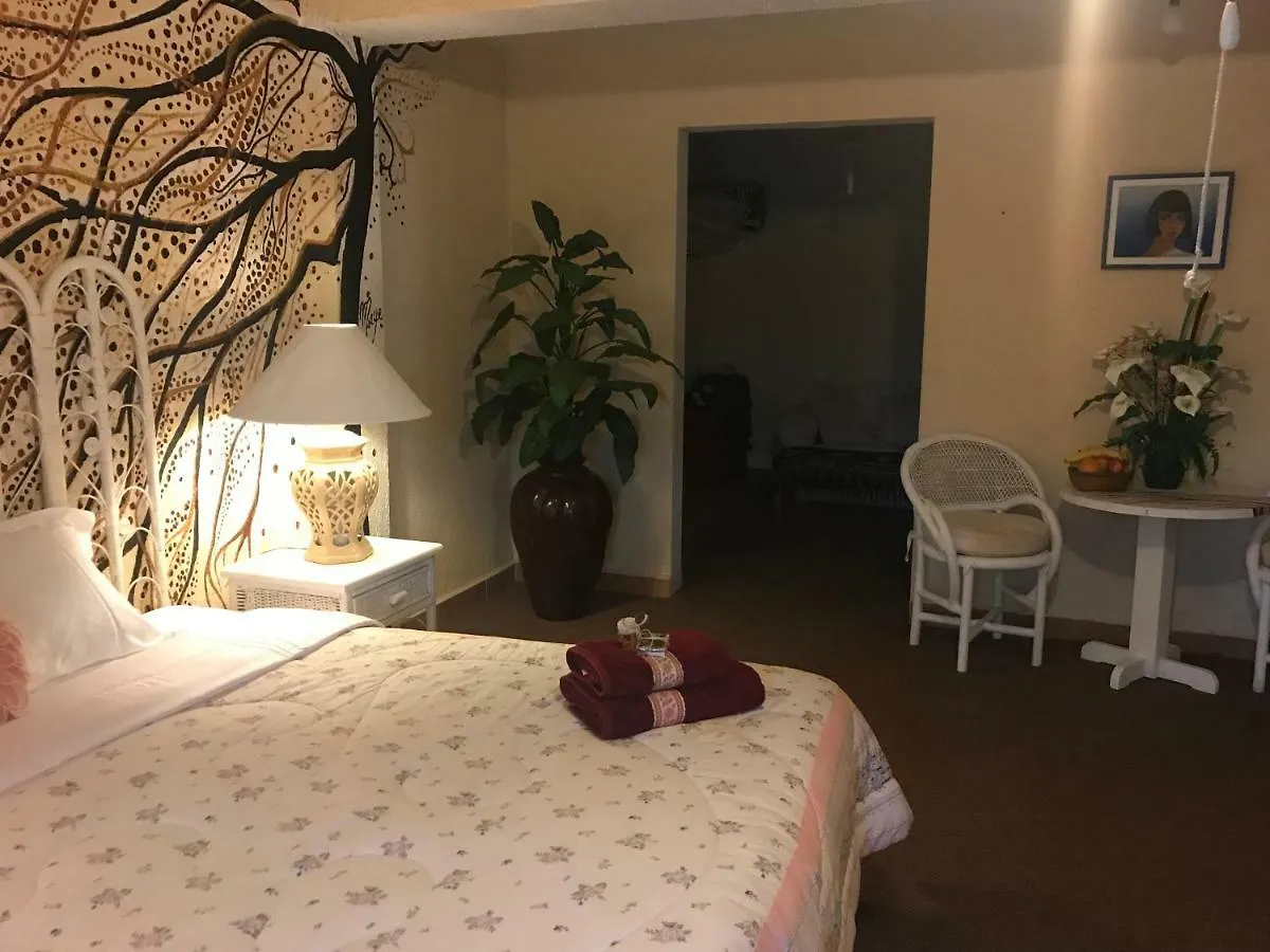 La Floresta Bed and Breakfast Cancún 0*,